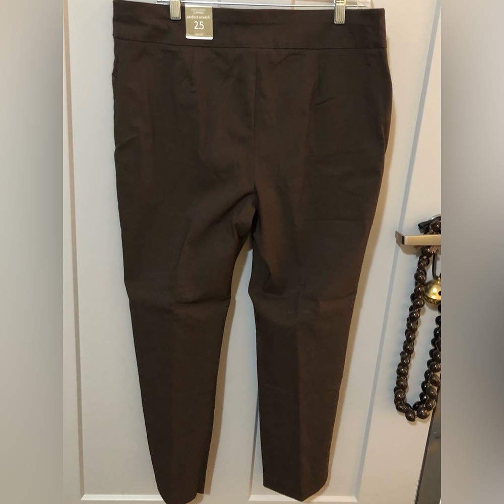 Chico’s pull-on ankle pant.